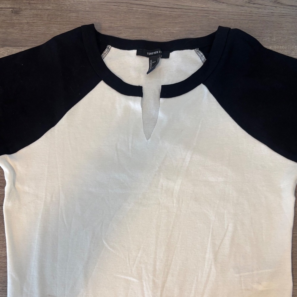 Forever 21 Womens Black White Raglan Baseball Crop Top Split Neck Tee Large